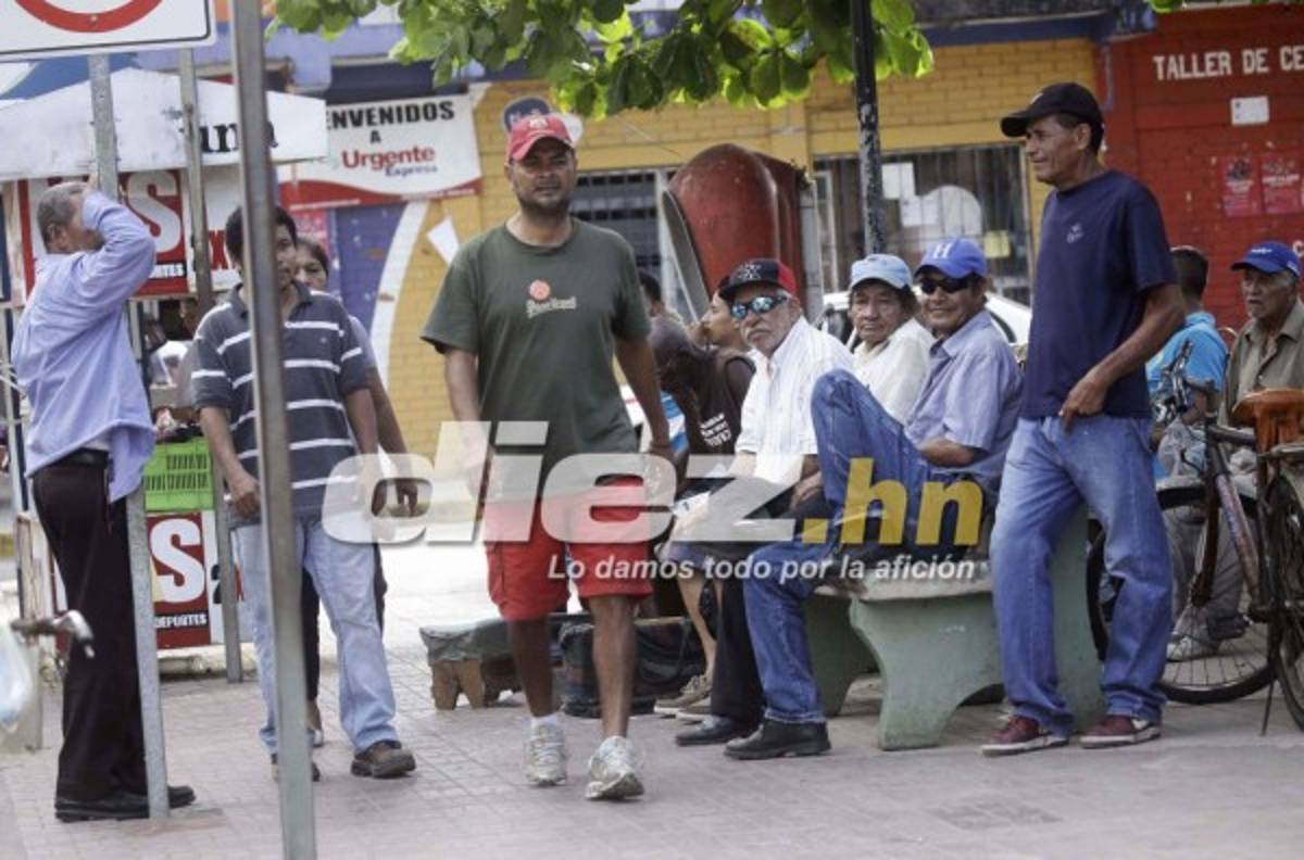 FOTOS: Así vive en la calle ex futbolista Alexis Duarte