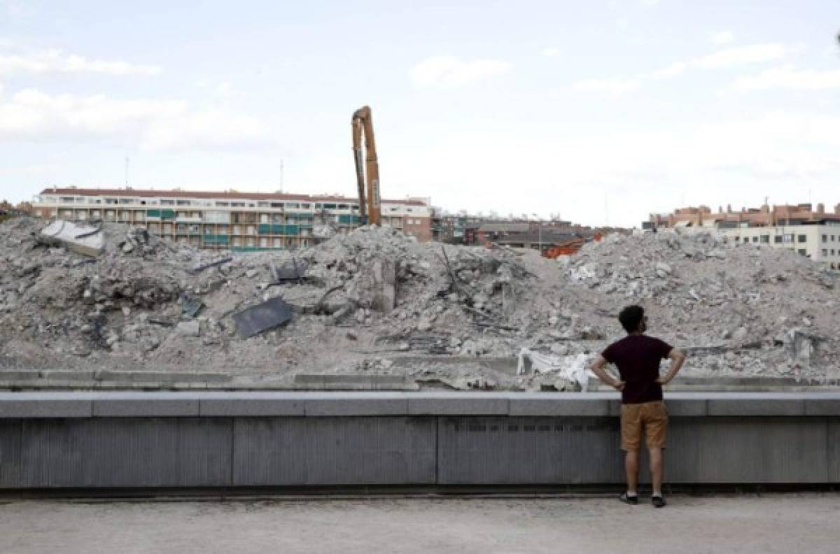 Finaliza la demolición del Vicente Calderón: así luce ahora tras el derribo de la última grada