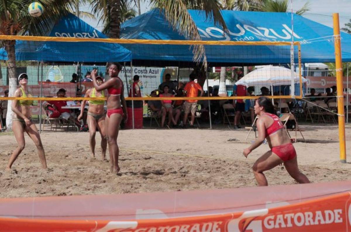 Las reinas del voleibol de playa en Puerto Cortés