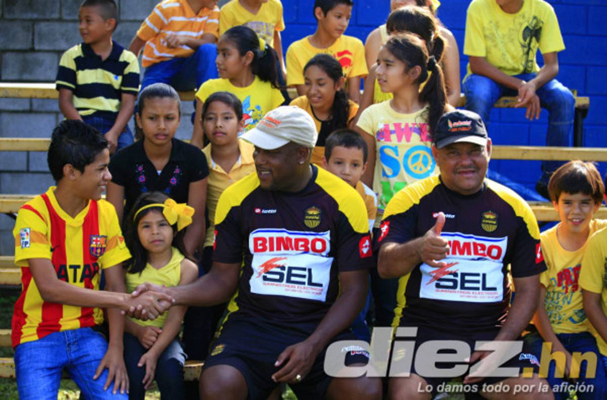 Aldea SOS visita al Real España.