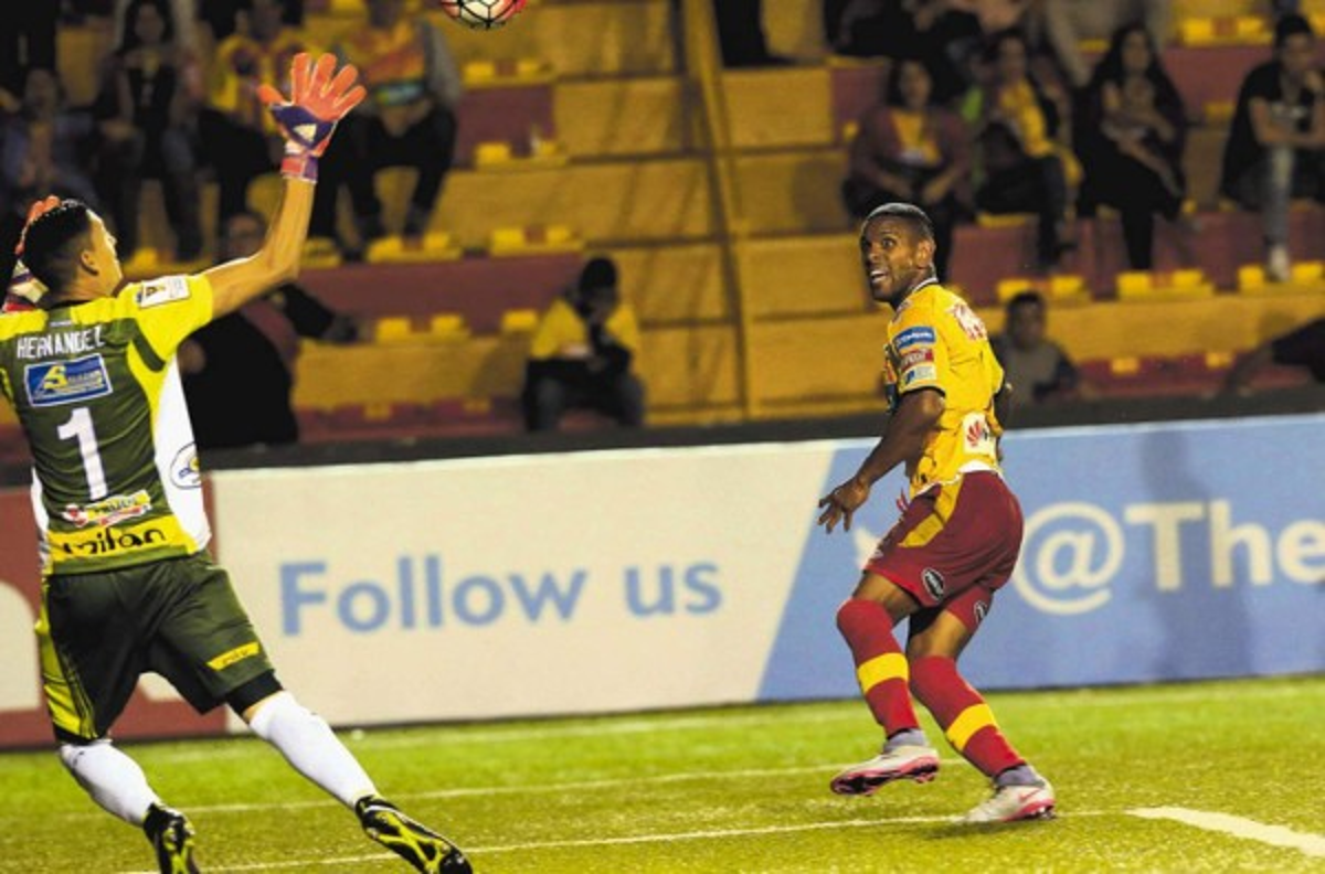 RUMORES Y FICHAJES: ¡Blas Pérez llegaría a Honduras y Costa Rica seguirá exportando!