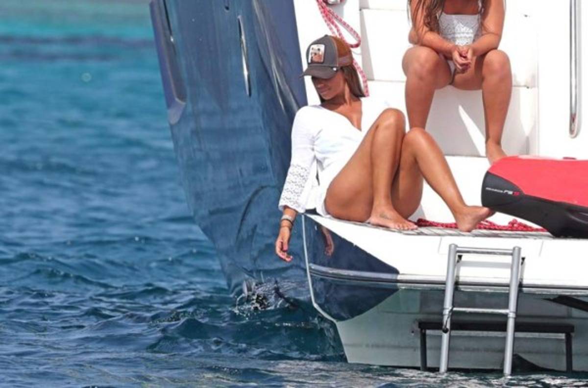Nuevas fotos: Messi sigue disfrutando en Ibiza con Antonella Roccuzzo