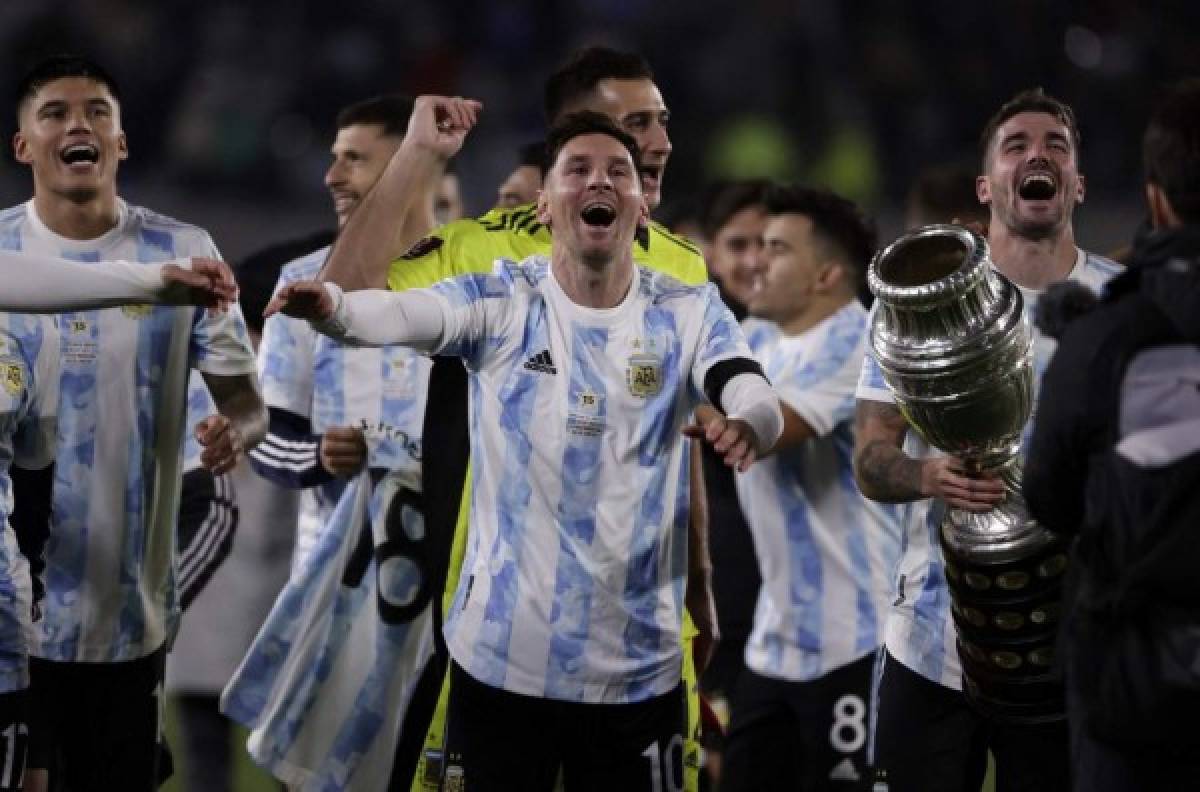 La inolvidable noche de Messi: tres goles, rompe récord, se pone a llorar y descontrol al festejar con la afición