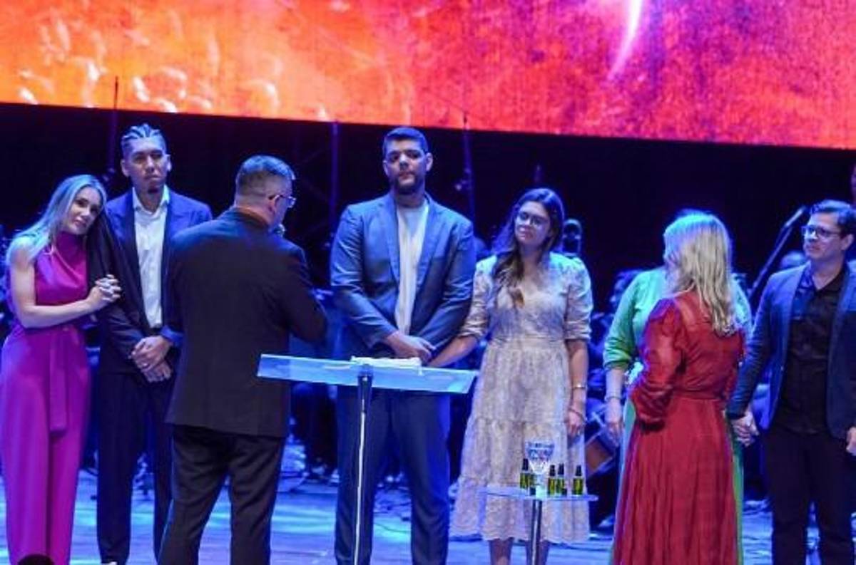 Así es la nueva vida del jugador brasileño Roberto Firmino, quien se convirtió en pastor evangélico y hasta fundó su iglesia