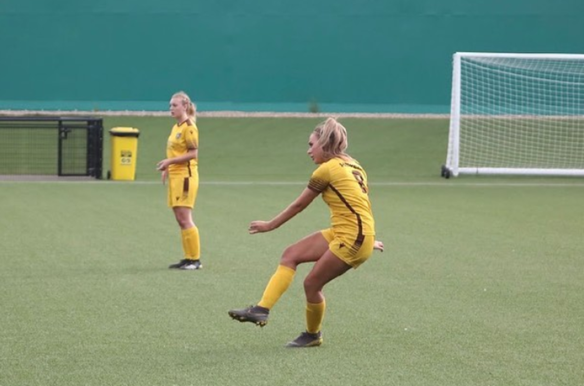 Así es la futbolista que ha sido atacada por su belleza: ‘‘Puedo usar tacones altos y jugar al fútbol’’