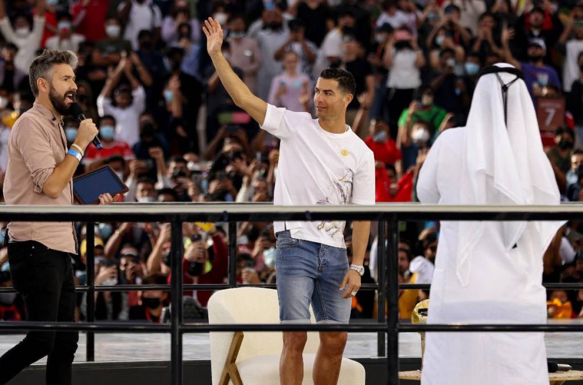 ¡Locura por el Bicho! El premio que recibió Cristiano Ronaldo mientras está de vacaciones en Dubái