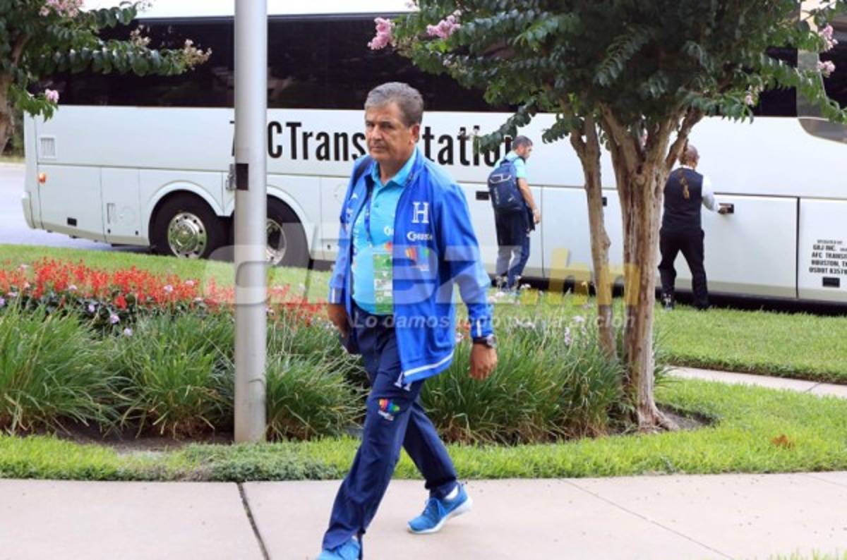 ¿Quién es la chica del tatuaje? Las imágenes de la llegada de Honduras a Houston  