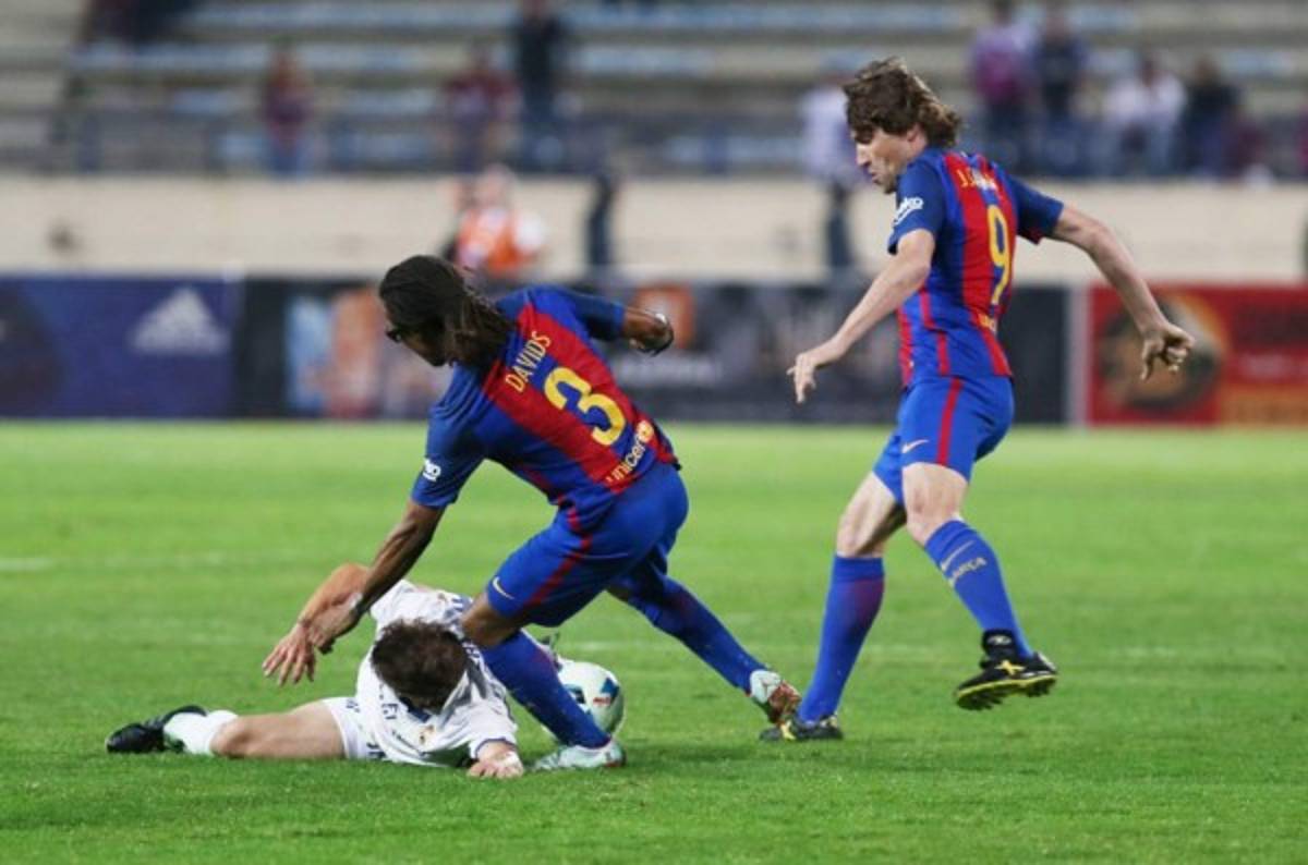Fotos: Así lucen las leyendas del Real Madrid y Barcelona que jugaron en Líbano