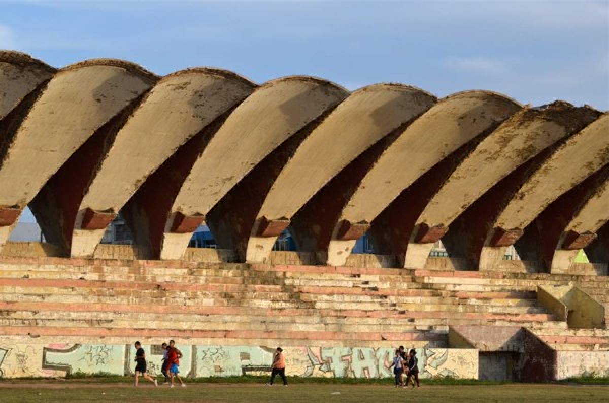 ¡Con uno de Honduras! Grandes estadios que fueron abandonados