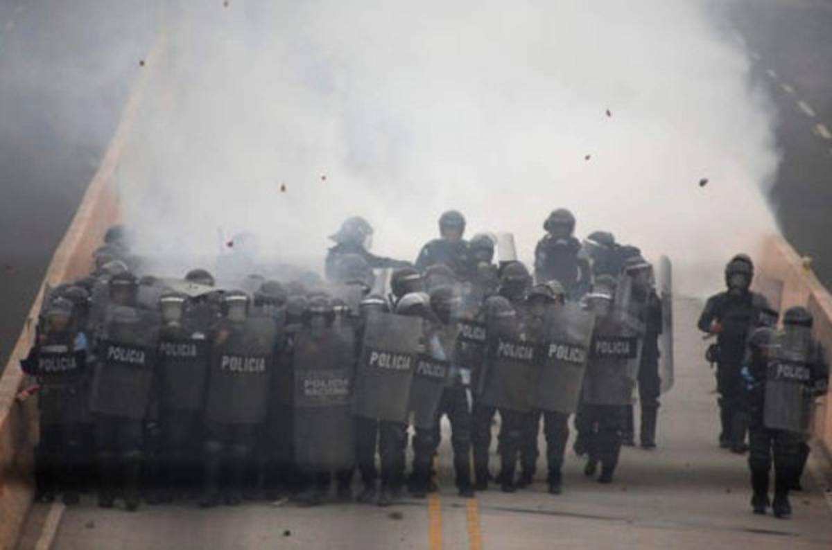 Protestas en Honduras: Otra jornada de batallas campales entre la policías y manifestantes