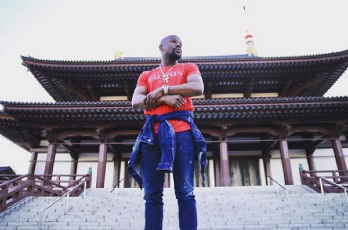 Floyd Mayweather presume de su lujosas vacaciones en Tokio, Hong Kong y Dubái