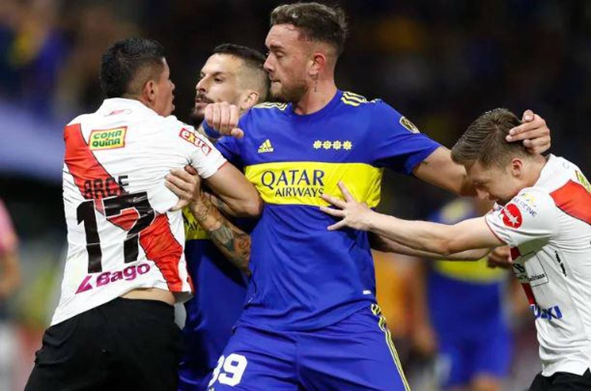 Patadón en el rostro y zafarrancho en La Bombonera: la brutal agresión en la cara a futbolista de Boca Juniors