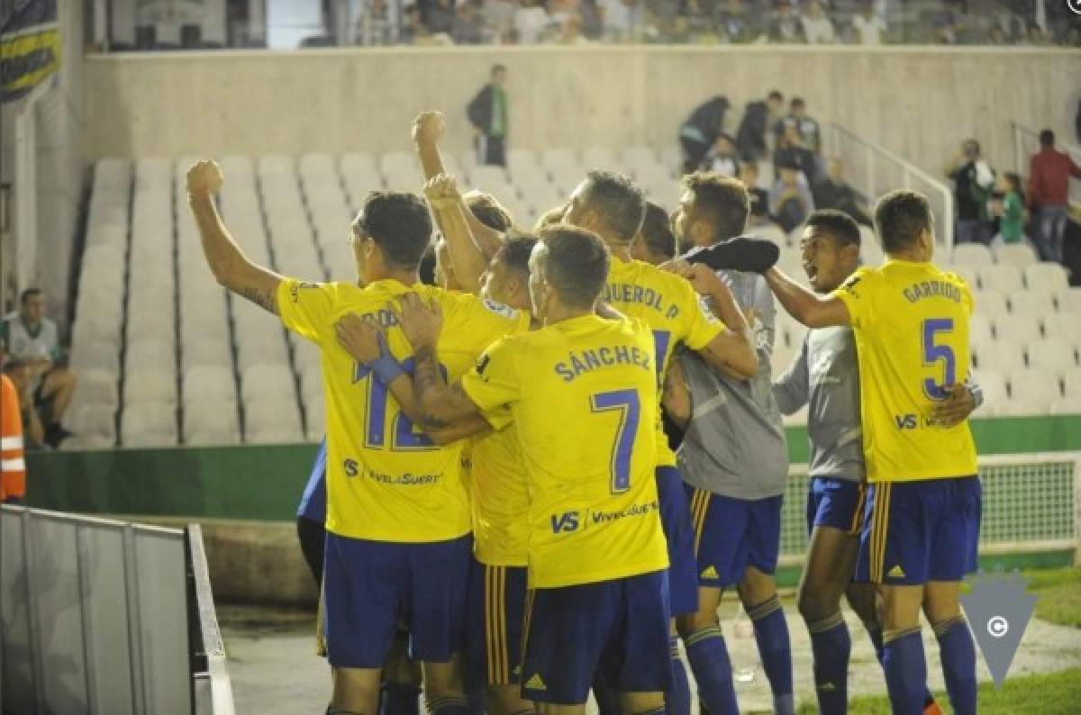 FOTOS: Titular y gol anulado, así fue el debut de Choco Lozano con el Cádiz