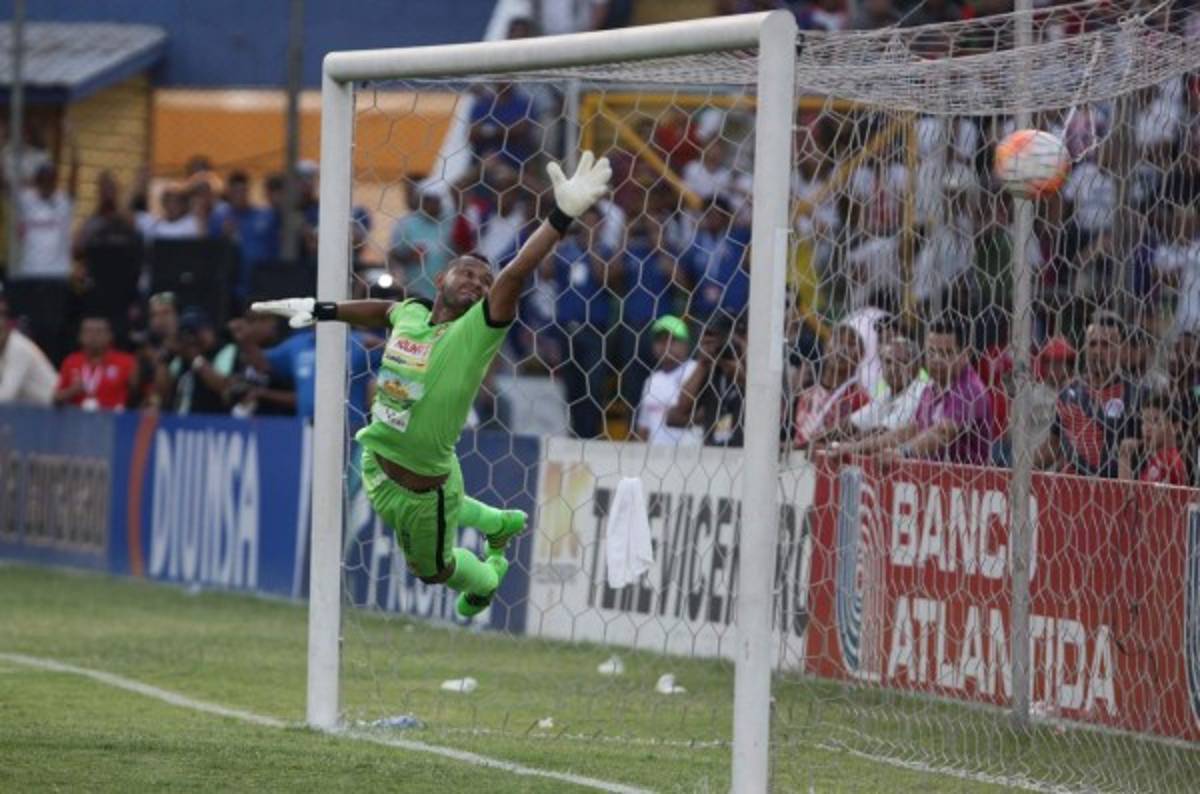 Las fotos más curiosas que se vieron en el estadio Nacional en la gran final