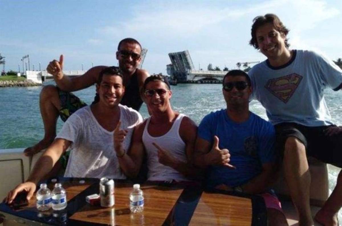 Las excéntricas vacaciones de Cristiano Ronaldo y sus amigos