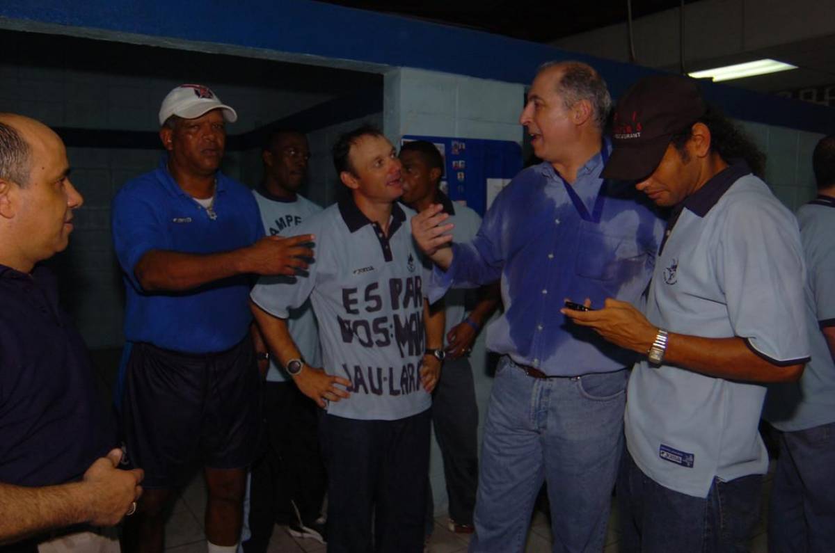 En 2006 Bertani consiguió su primer título de campeón con Motagua. En la foto aparece con Roy Posas (Q.D.D.G) y el presidente Eduardo Atala y Milton “Jocón” Reyes