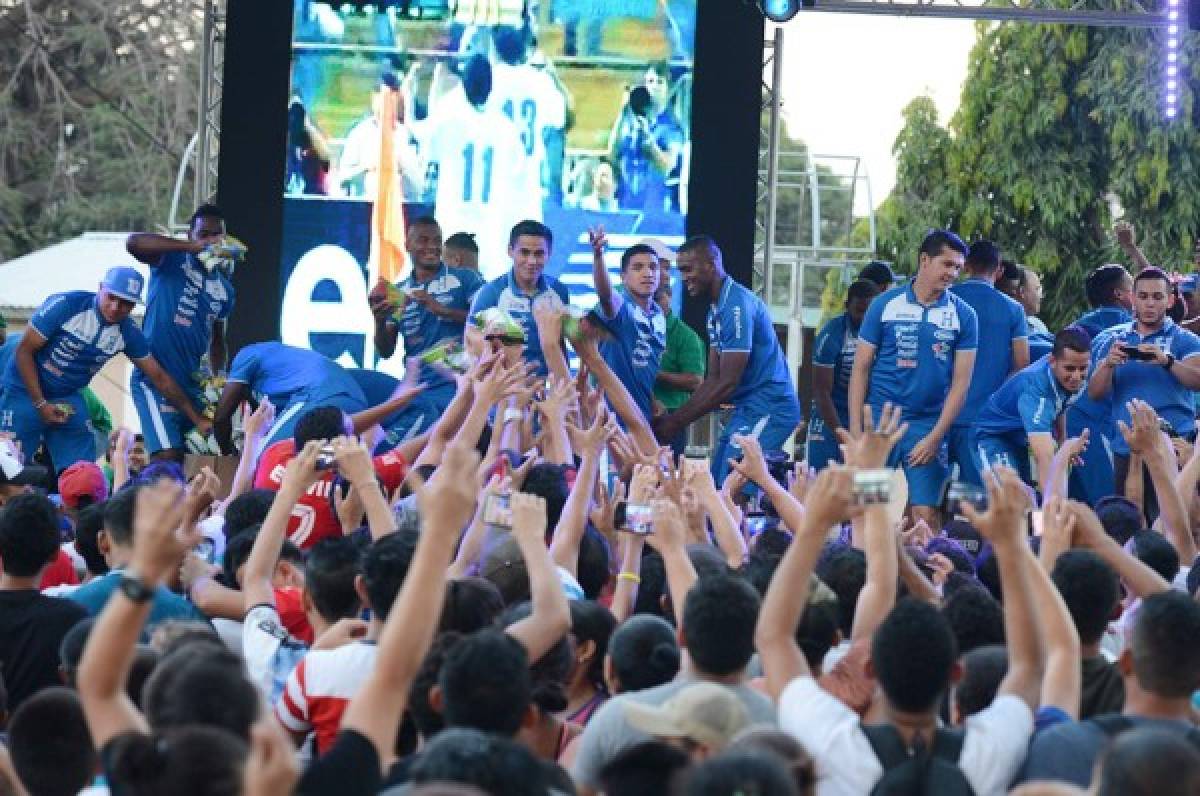 Diario de Costa Rica: 'Selección de Honduras visita a pandilleros'