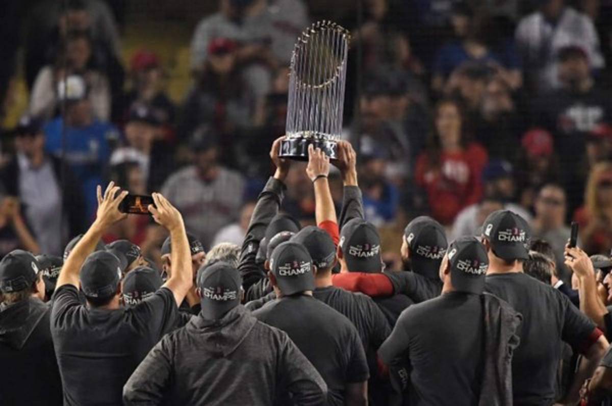 Medias Rojas de Boston campeones de la Serie Mundial al derrotar a los Dodgers