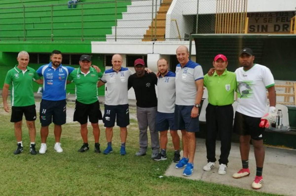 Fabián Coito sorprende y visita entrenamiento del Platense en el Excélsior
