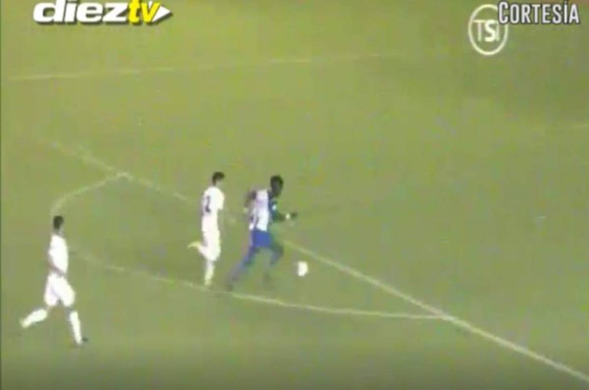 VIDEO: Rubilio Castillo se equivoca y falla clara acción de gol