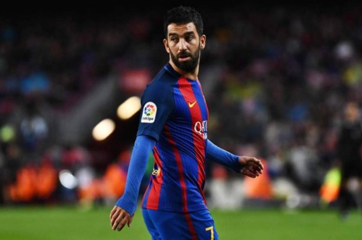 El Basaksehir de Estambul negocia con el Barcelona para fichar a Arda Turan