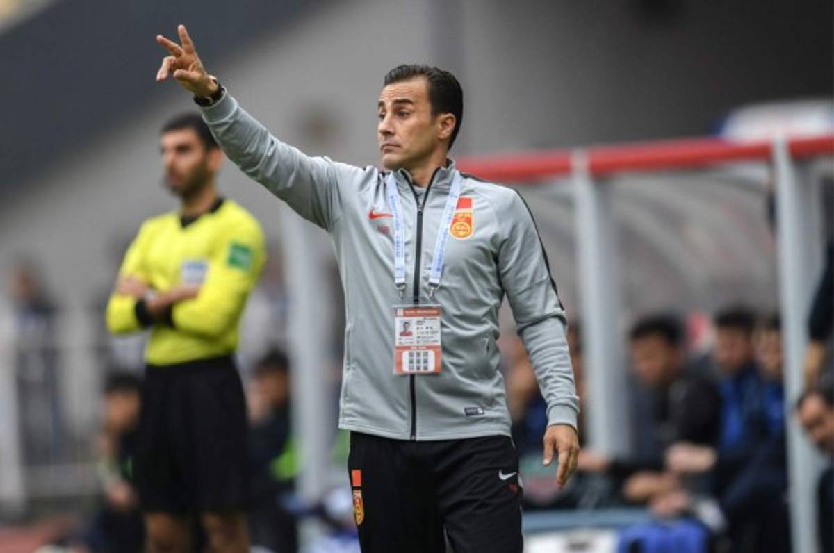 La China de Cannavaro no camina; Uzbekistán, dirigida por Cúper los derrota