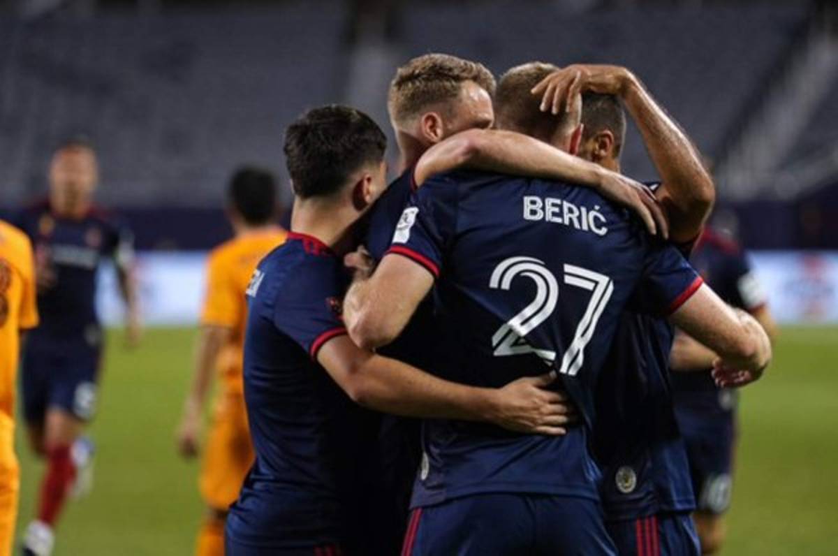 Los hondureños Maynor y Boniek caen goleados con Houston Dynamo ante el Chicago Fire