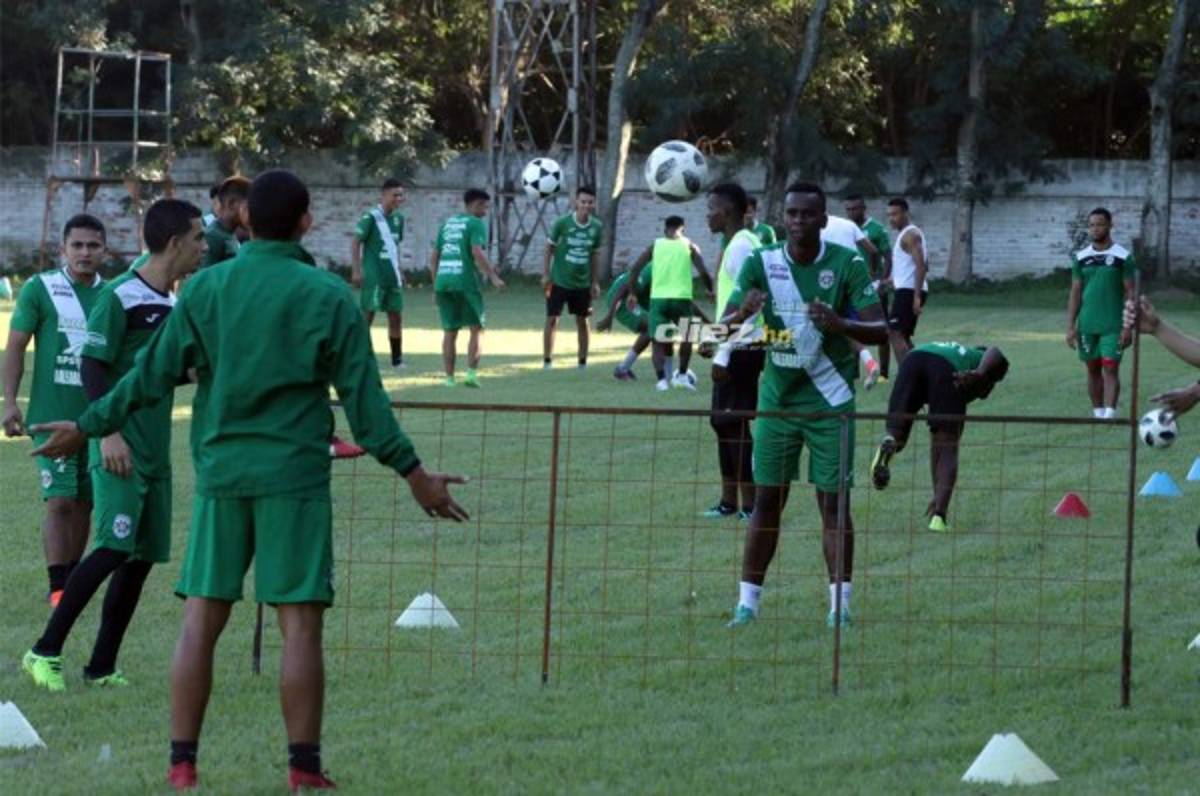 Héctor Vargas busca al sustituto de Roy Smith y ceder jugadores a préstamo