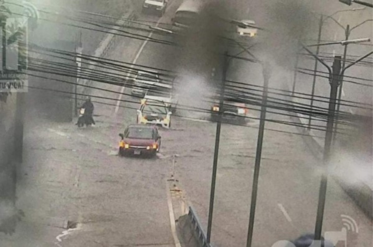 Inundaciones, derrumbes y caos vial provocan fuertes lluvias en varias zonas en Tegucigalpa