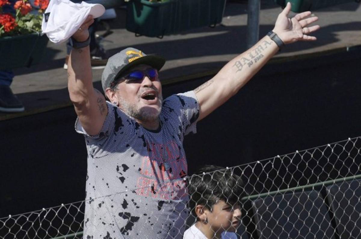 Diego Maradona atiza contra Bauza: 'Es un traidor, igual que Icardi'