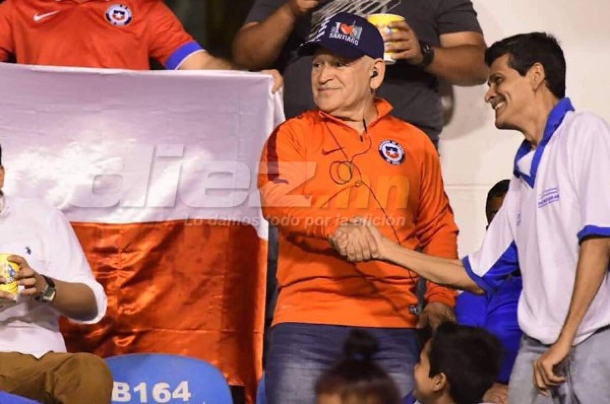 Cristian Flores, el chileno que viajó desde Santiago para ver a su Selección ante Honduras