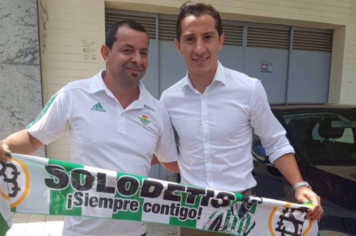 El mexicano Andrés Guardado llega a Sevilla para firmar por el Betis