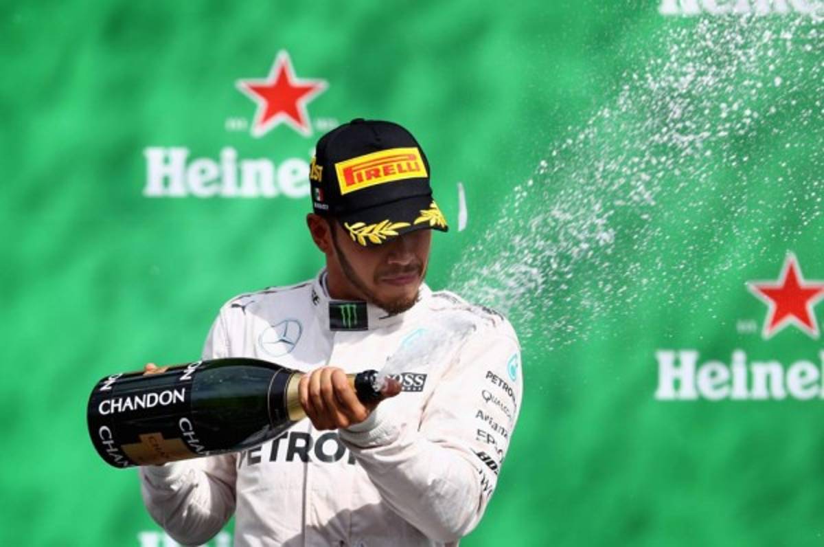 Lewis Hamilton gana el Gran Premio de México de Fórmula 1 y sigue soñando