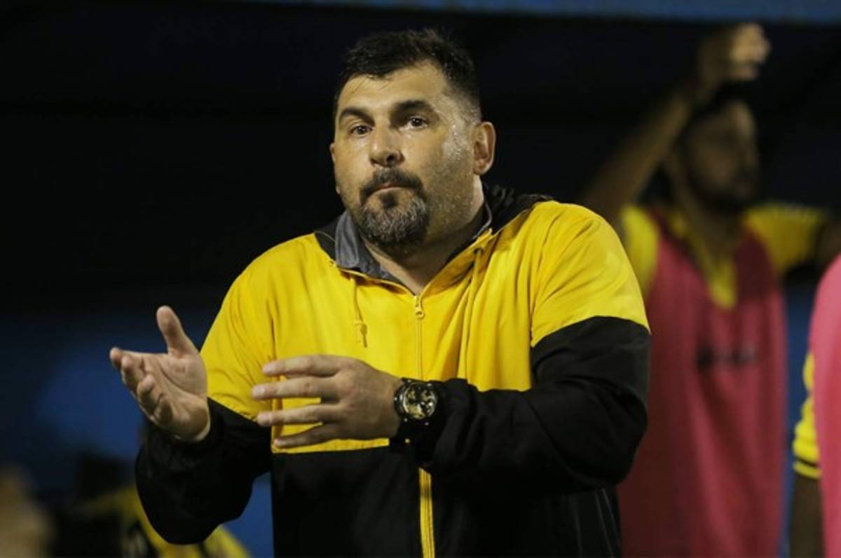 'Tato' García a sus delanteros: 'Me fastidia cuando no culminamos la jugada'