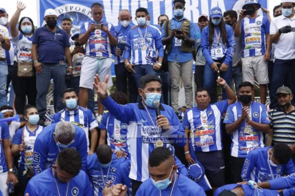 ¡En traje de baño! La More cumple promesa y Victoria celebra su ascenso a Liga Nacional en Honduras