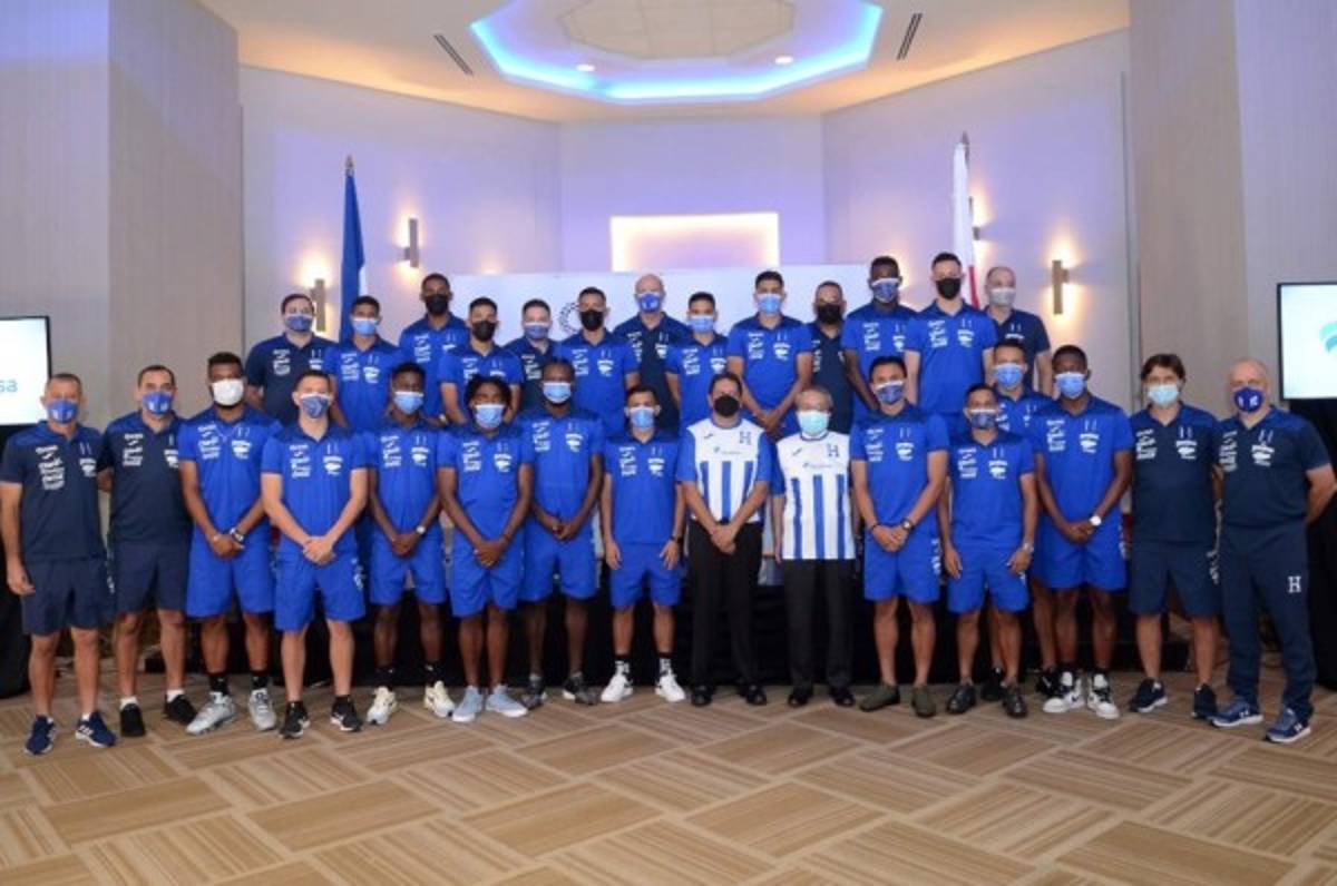 Ficohsa rindió homenaje y entregó pergaminos a la Sub-23 de Honduras antes de viajar a Tokio