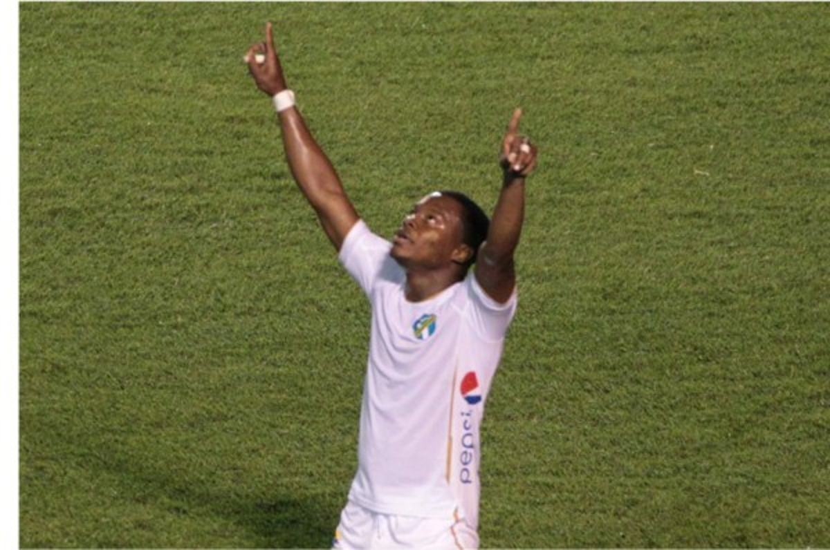 Júnior Lacayo se vistió de héroe al anotar el gol del triunfo para Comunicaciones en la Liga Concacaf