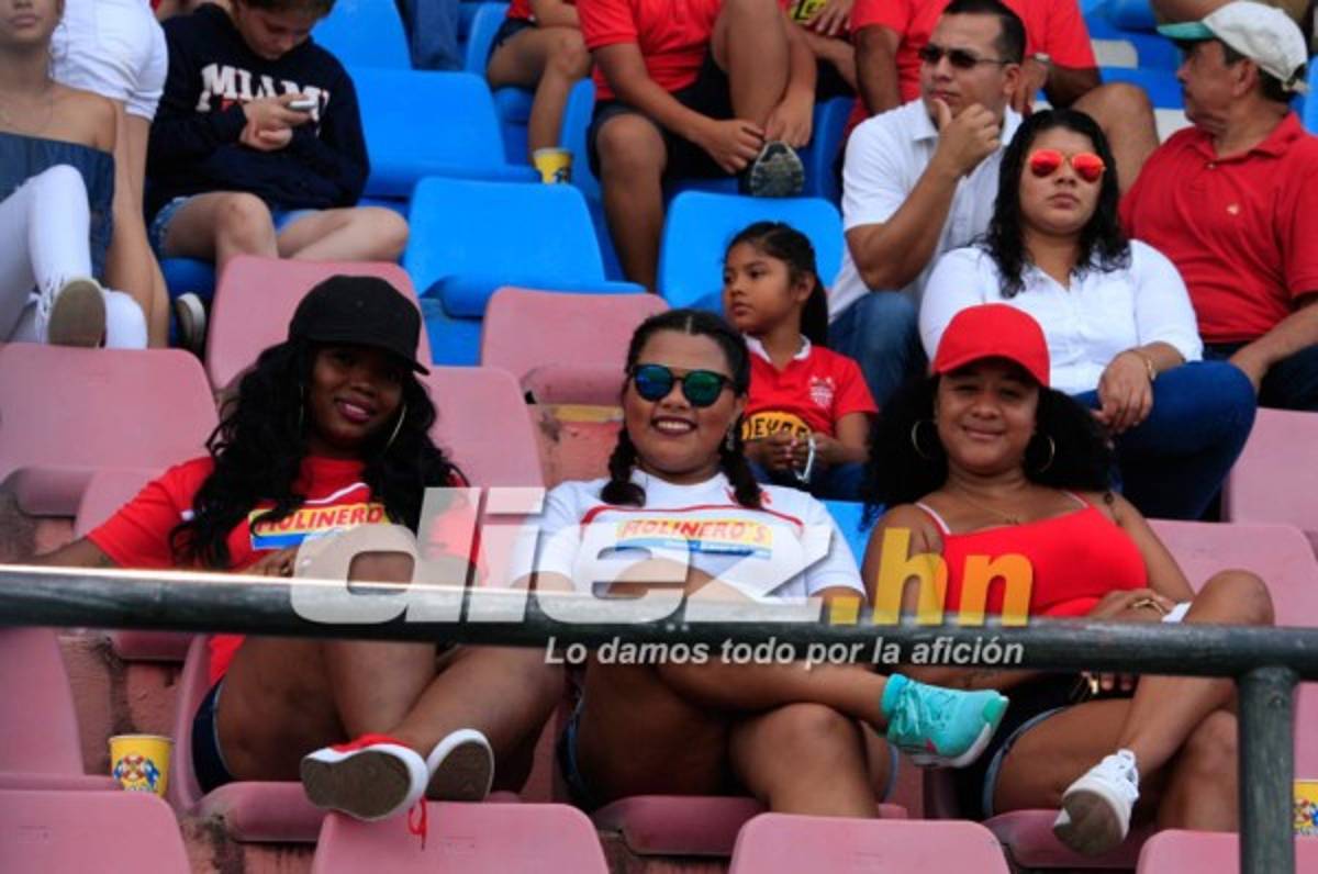 NO SE VIO POR TV: Peleas, legionarios y belleza en las gradas de los estadios hondureños