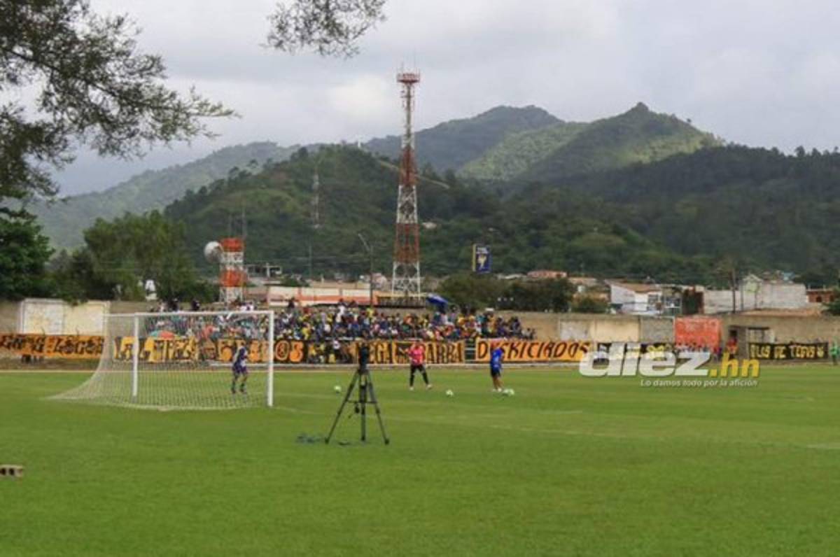 ¡Increíble! Problemas de uniformes entre el Real de Minas y Real España