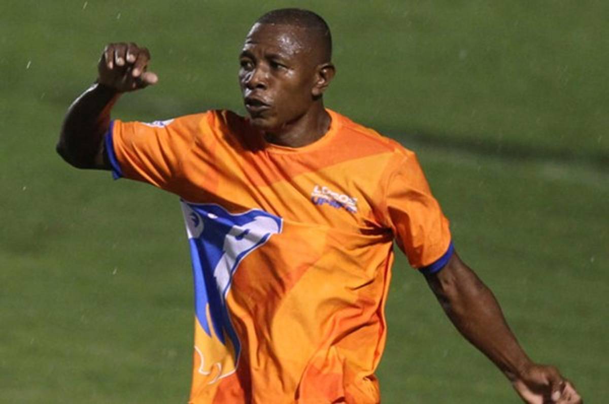 Rambo de León, el rey: Los futbolistas hondureños con más equipos en toda su carrera