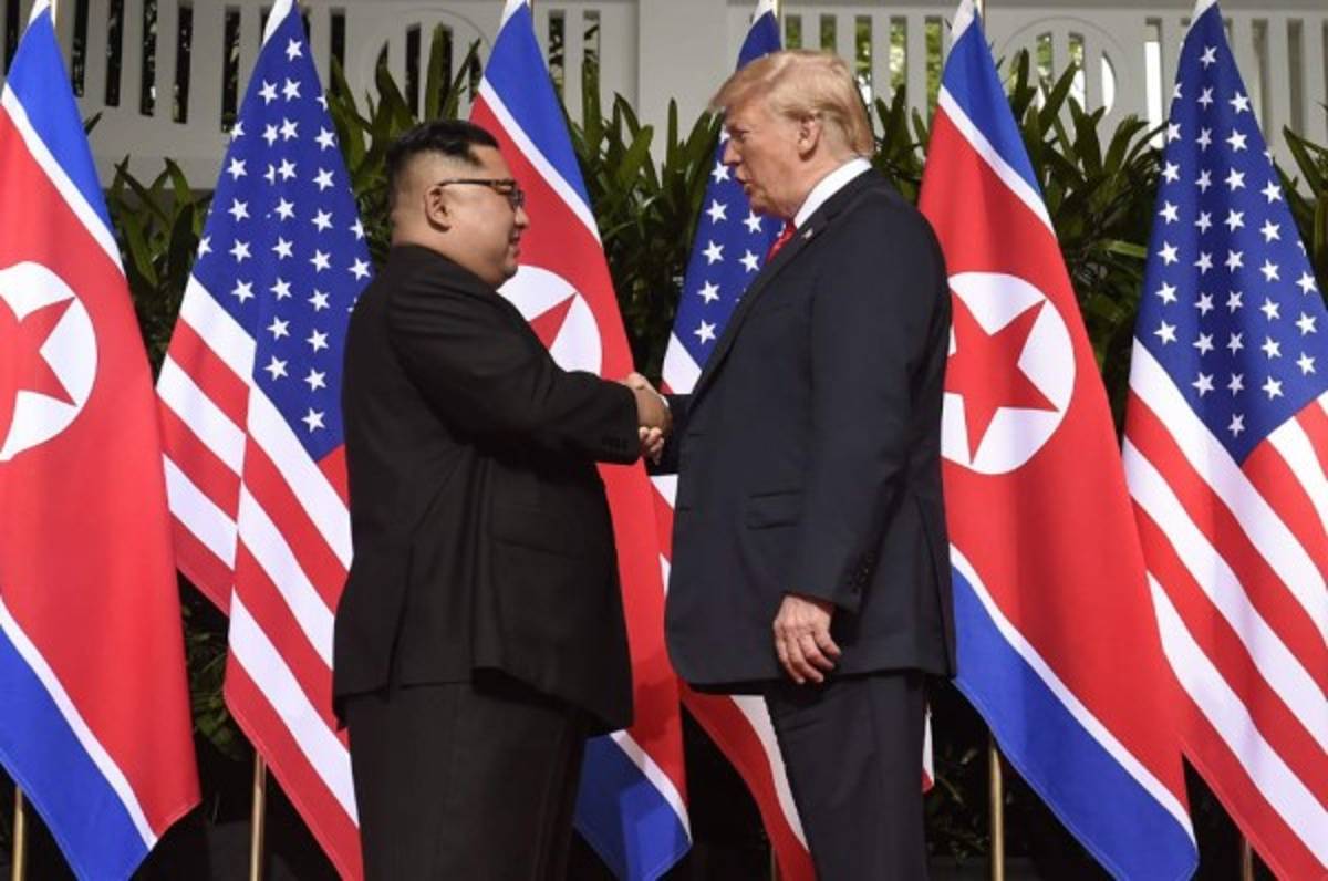 Histórico apretón de manos entre Donald Trump y Kim Jong en Singapur