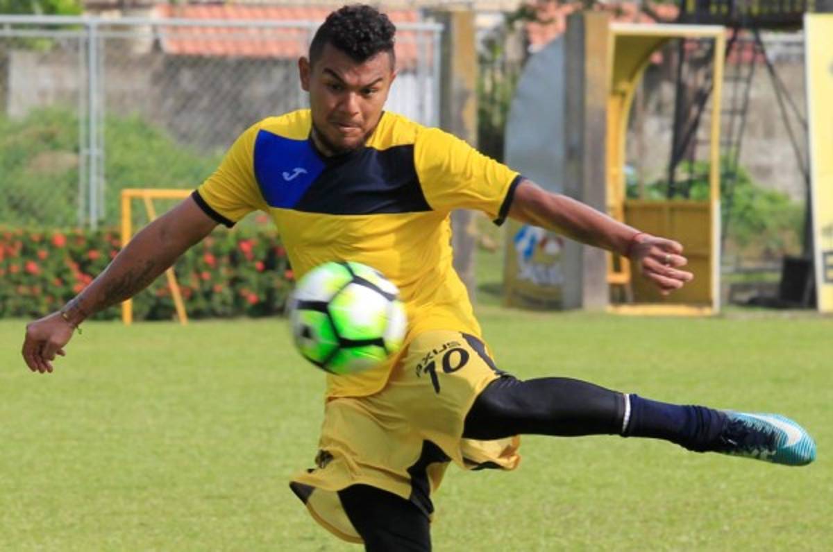 Mario Martínez regresa en Real España ante el Tauro Panamá