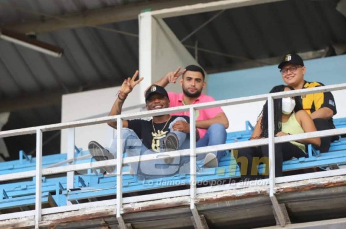 La rabieta de Arriaga, invitados de lujo en el Morazán y una historia de dolor y amor en las tribunas