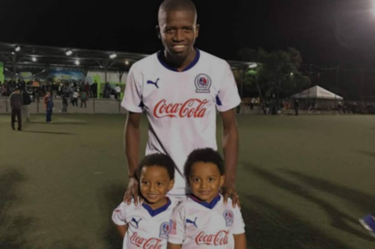 ¿Puedes creerlo? Los hijos de Boniek García se pusieron la camisa de Motagua