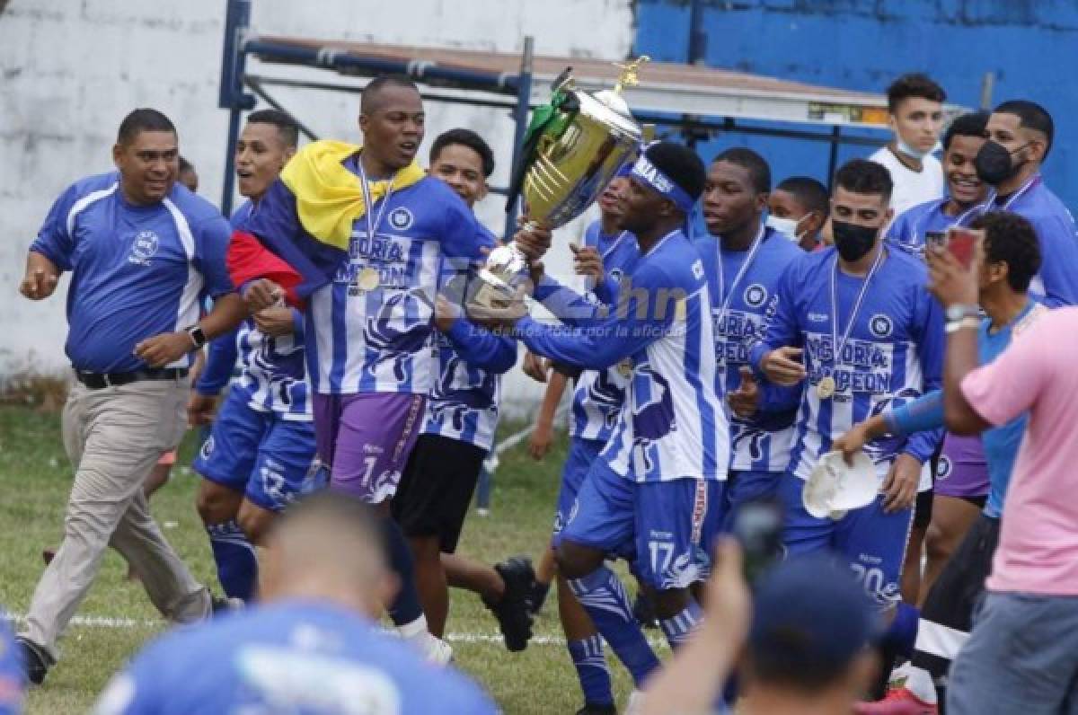 ¡En traje de baño! La More cumple promesa y Victoria celebra su ascenso a Liga Nacional en Honduras