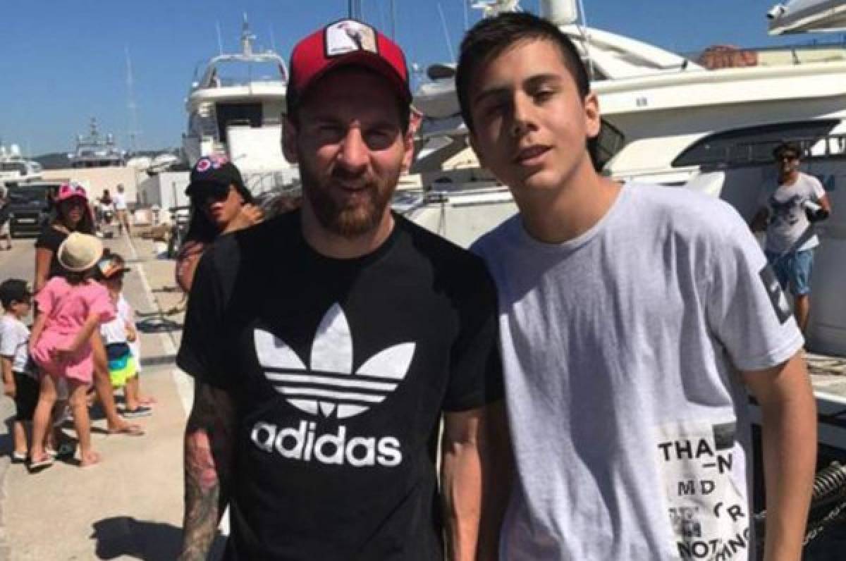 ¿Qué tiene en la rodilla? Messi y la foto más rara en sus vacaciones