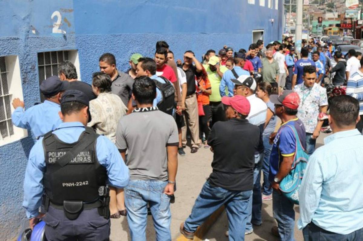 Locura azul en Tegucigalpa por estar en la final Motagua-Platense