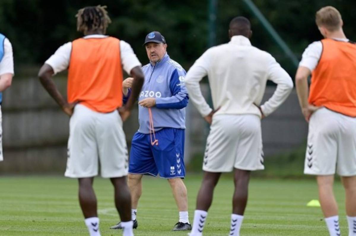 Escándalo: Arrestado un jugador del Everton por supuestos delitos sexuales contra menores