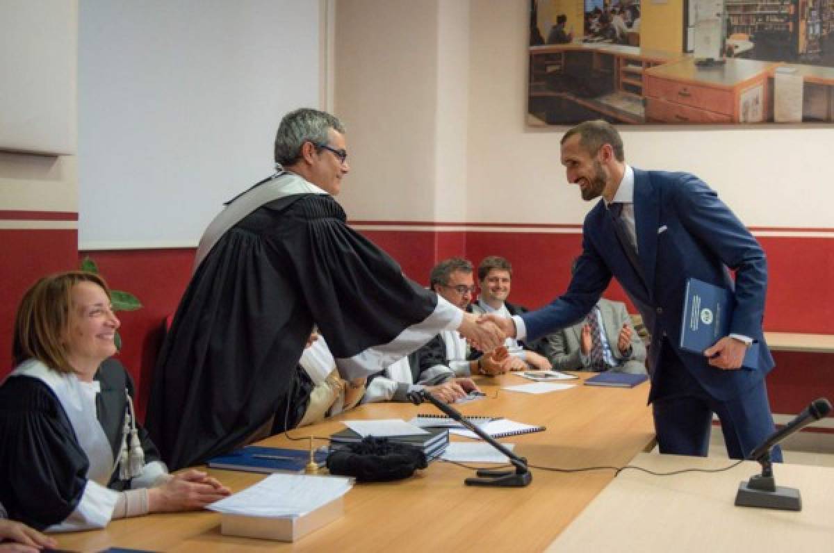 Giorgio Chiellini se gradúa de una maestría en Administración de Empresas