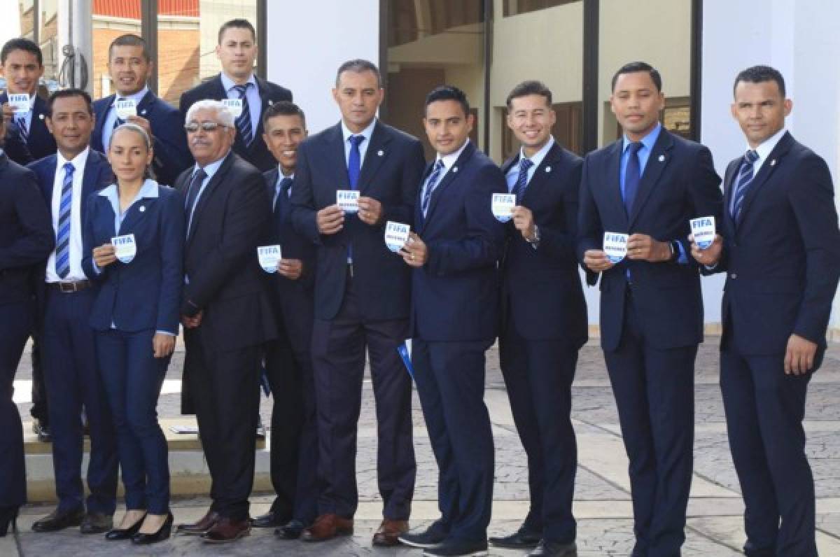 18 árbitros hondureños reciben su gafete FIFA en el inicio del 2020